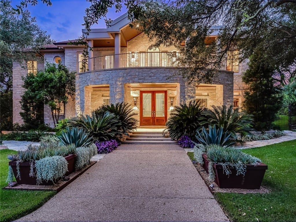 Rolling Hill Country acreage at Lewis Mountain Ranch, oak groves and open pasture